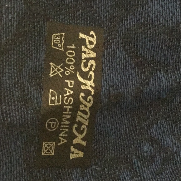 Pashmania scarf, 5’ 5” long and 2’ wide - Picture 5 of 5